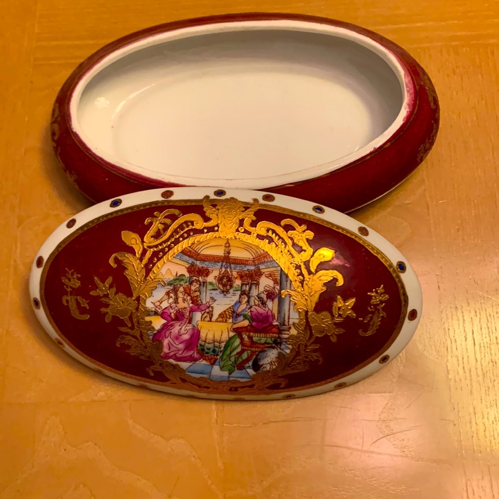19th Century Oval French Gilt Maroon Sèvres Porcelain Box with Lid